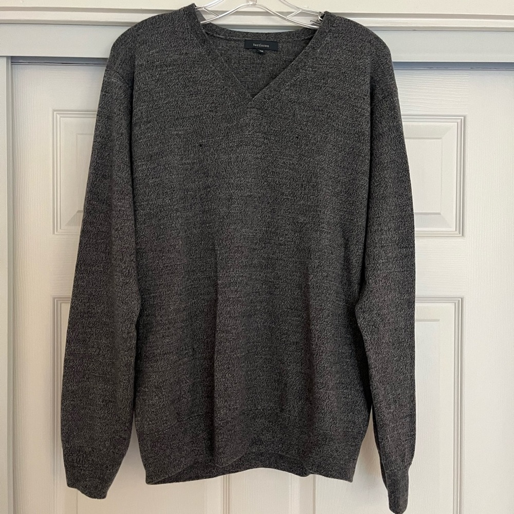 Turtleson V-Neck Sweater in Heather Gray